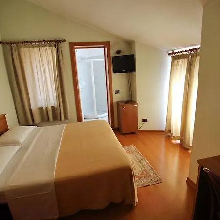 ホテル Sanvitale フォンタネッラート